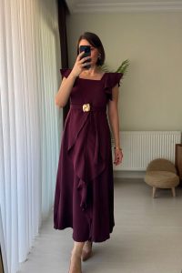 Fırfır Detay Kemerli Kare Yaka Mürdüm Uzun Elbise