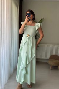 Fırfır Detay Kemerli Kare Yaka Yeşil Uzun Elbise