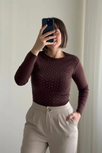 Taş İşlemeli Yuvarlak Yaka Kahve Body Bluz