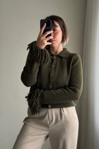 Kolu Püsküllü Polo Yaka Haki Hırka