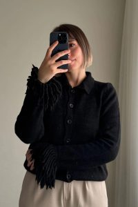 Kolu Püsküllü Polo Yaka Siyah Hırka